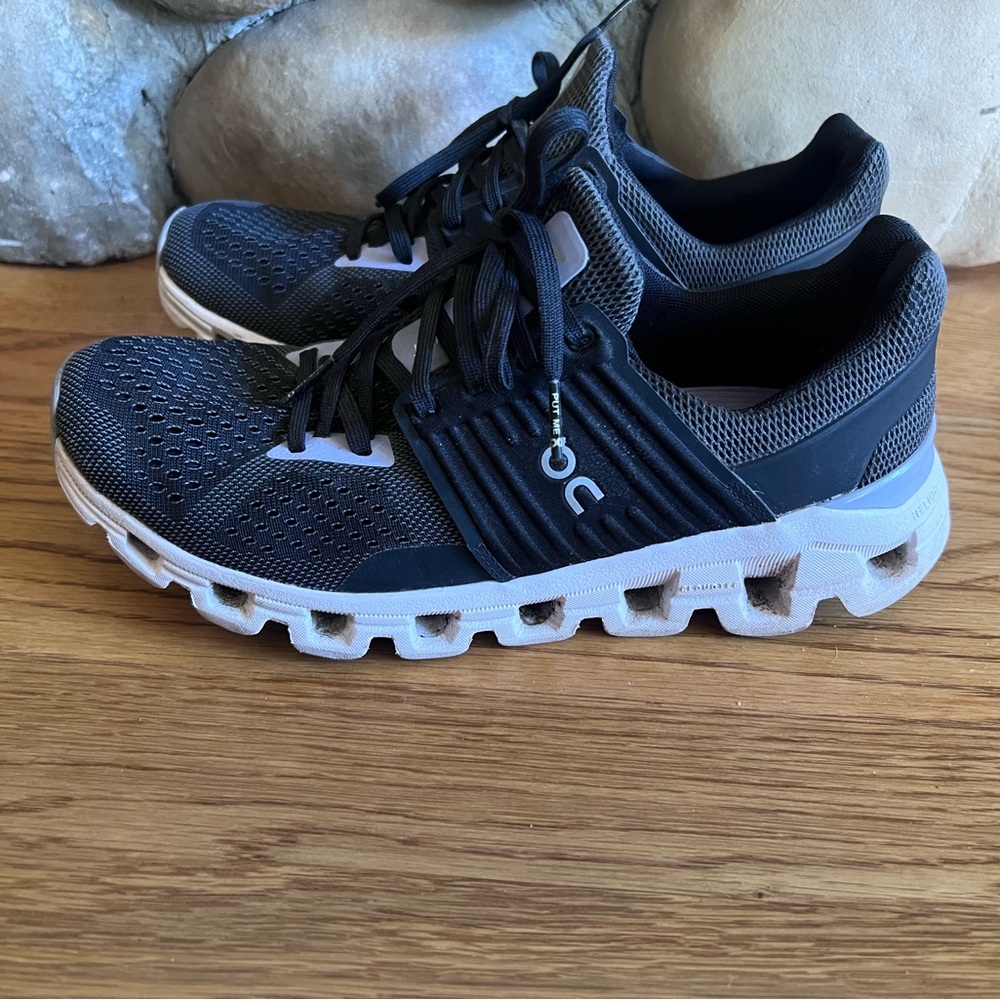 On Cloud Running Women’s Athletic Shoes - Picture 6 of 8